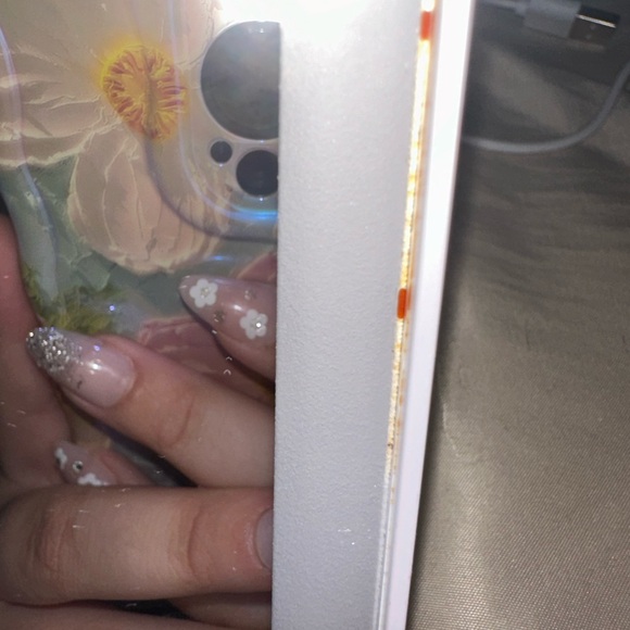 White desk mirror that lights up. Will come with charging wire. - Picture 6 of 6